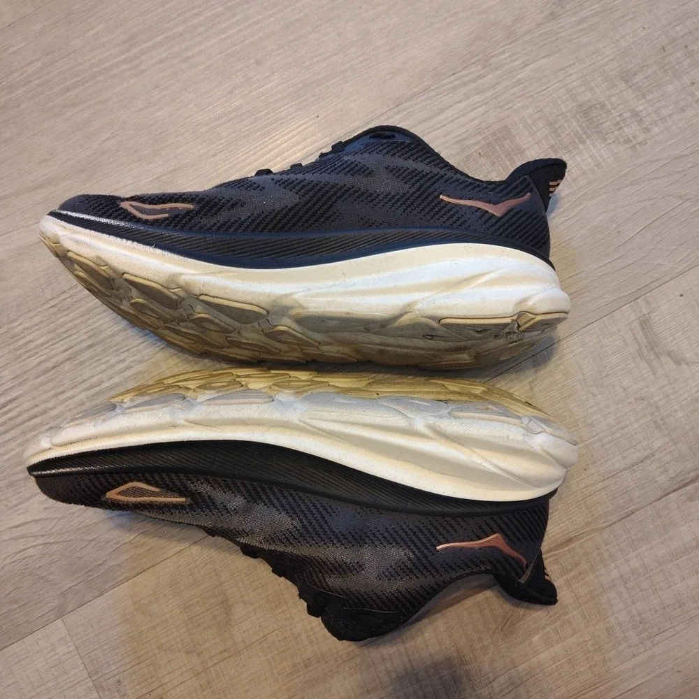 Hoka Clifton 9 Black Rose Gold Running Shoes Womens 8 B 1127896 BCPPR Sneaker
